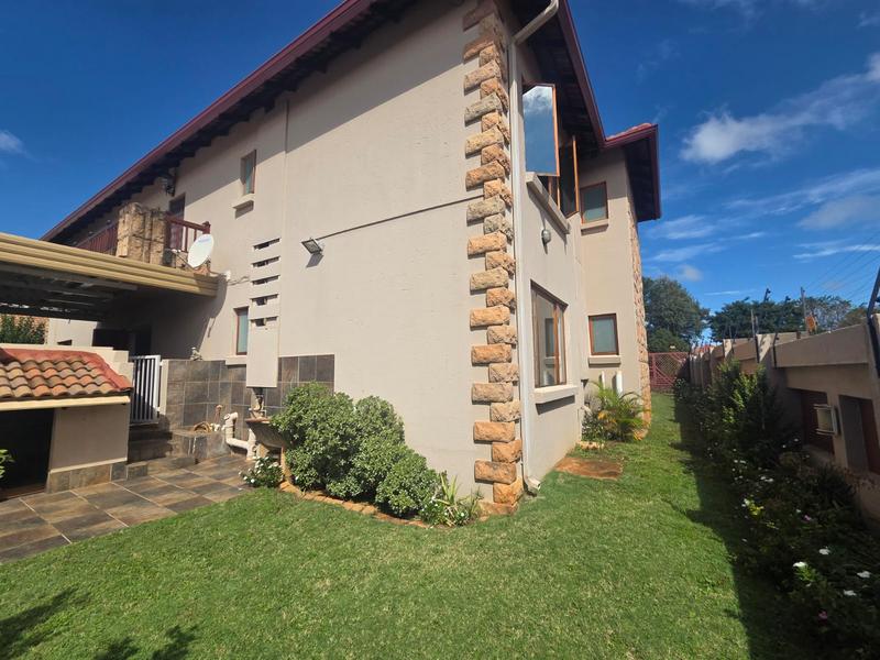 5 Bedroom Property for Sale in Birdwood Estate North West